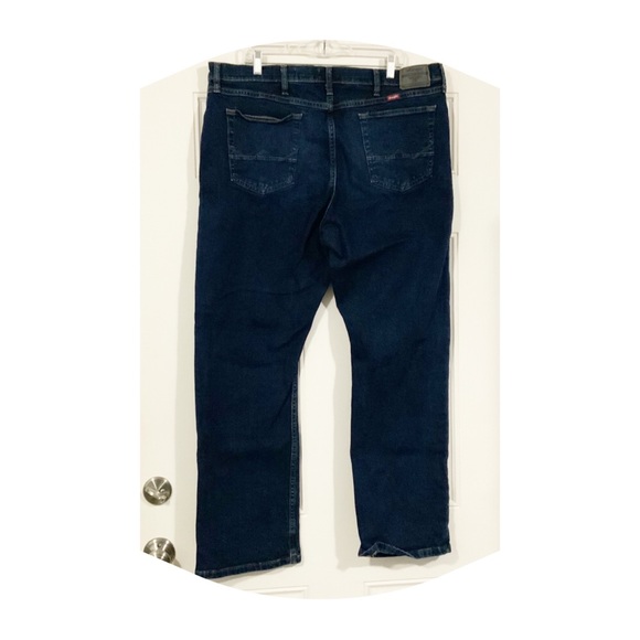 Wrangler Jeans Men’s Blue Dark Wash Relaxed Boot Jeans Size 40 x 30 - Picture 2 of 5